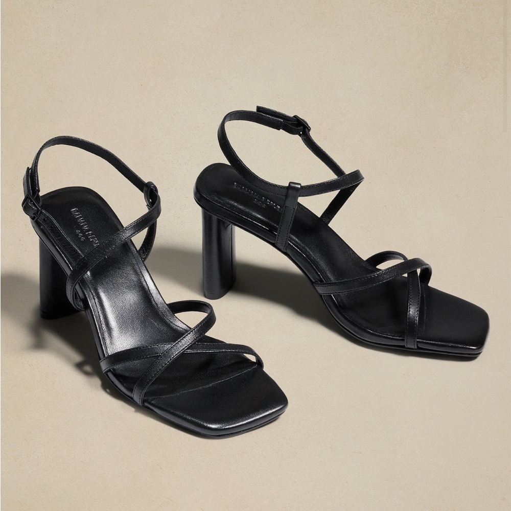 Leather Heeled sandals with thin straps.
Buckle closure at ankle.
Square toe.